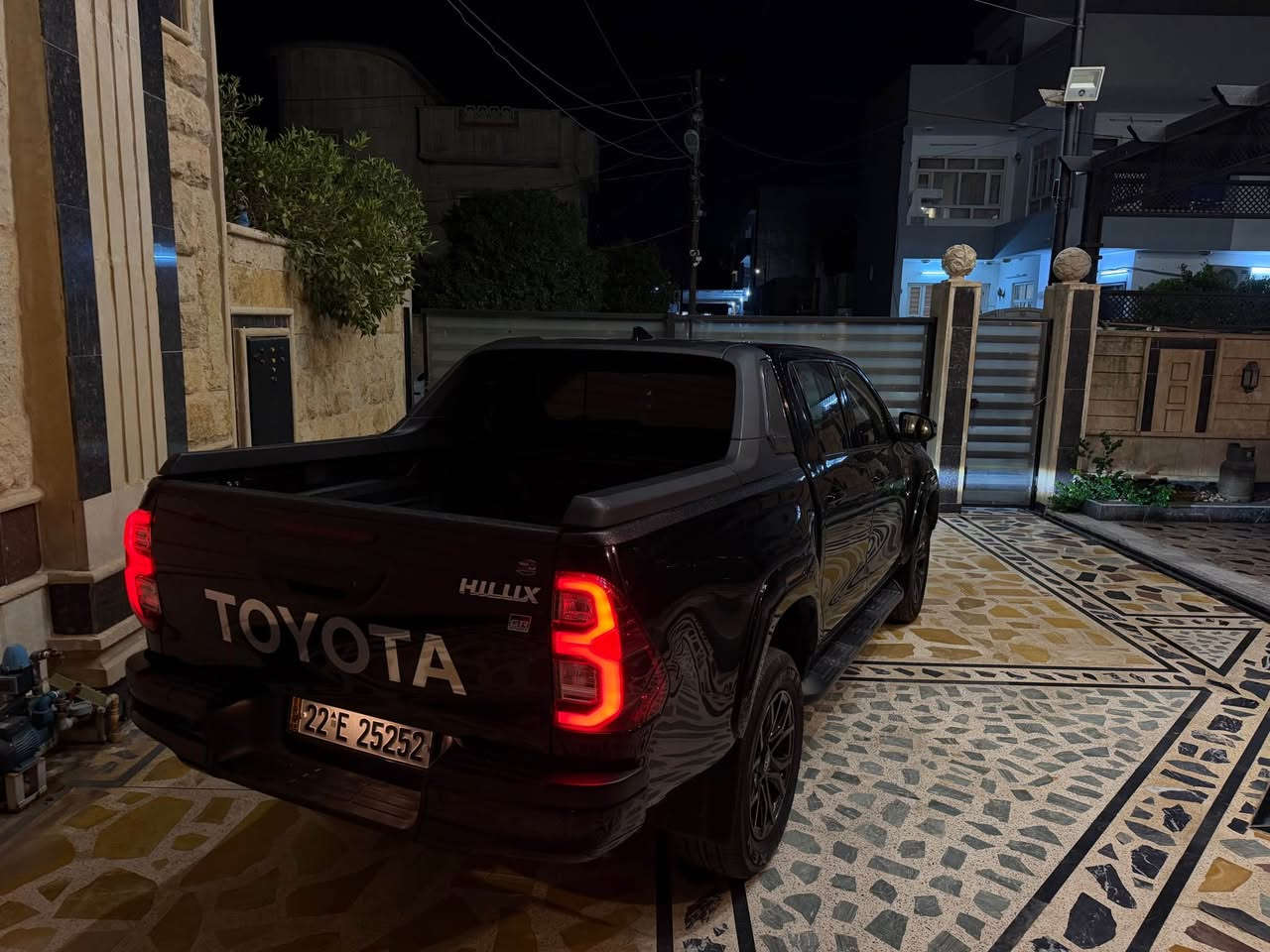 تيوتا هايلوكس Hilux GR
موديل 2022 
سيارة GR 
ماشي 108 الف كيلو متر 
فول مواصفات 
شفتات ستيرن 
كشن كهربائي 
شحن موبايل 
تبريد مركزي 
4كامرات 
تخم تاير جديد 
وبعد موصفات جي ار معروف 
سياره بها شبر pdrباب سكن مؤشر بالصورة
ماعدا هذا كفالة عامة 
مكان كركوك 
*********** 
***********
سعر 368 وبها مجال قليل كركوك, العراق
