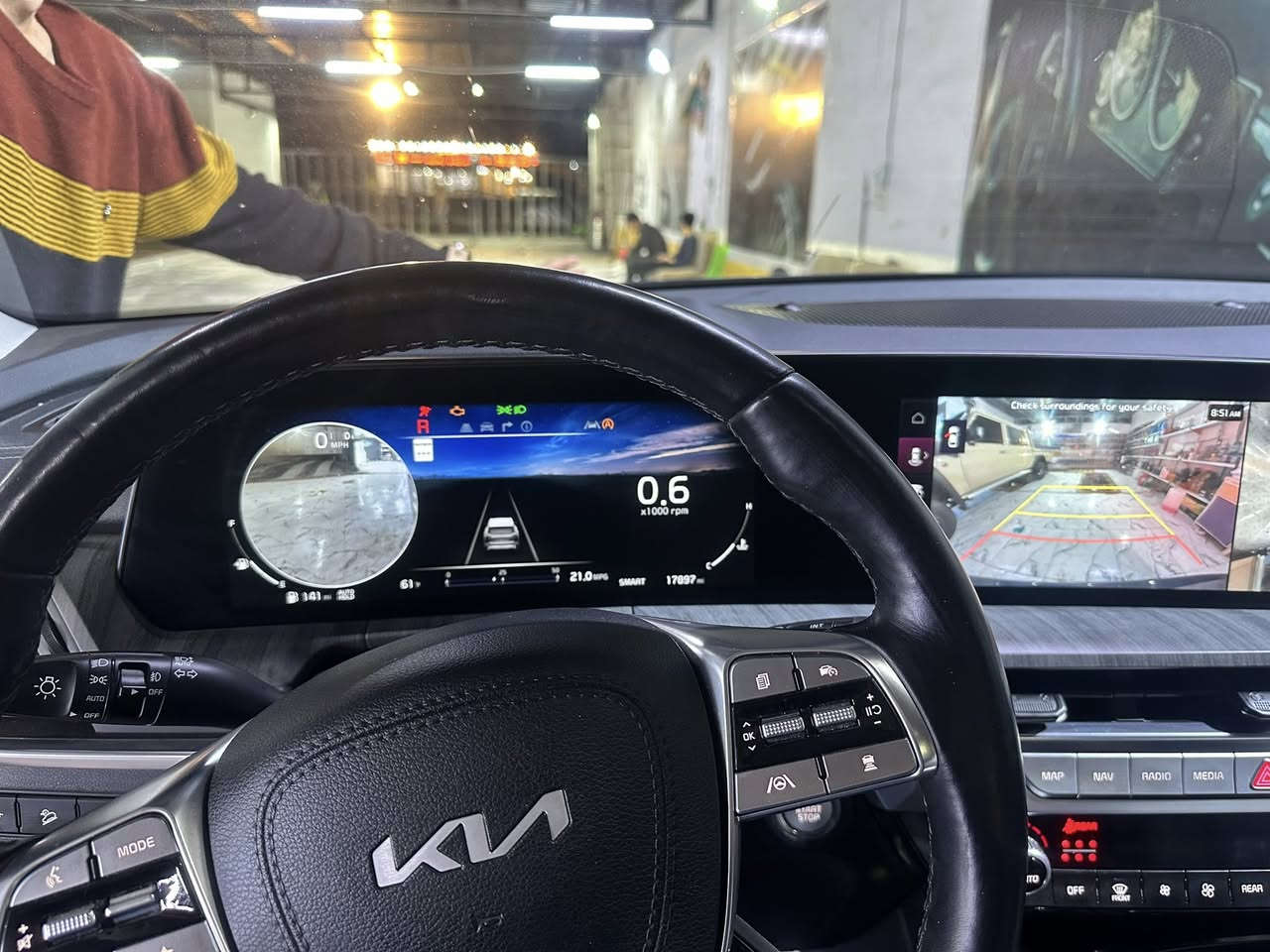 السلام عليكم
كيه تولورايد 
مديل.   2024
كفاله عامه 
فول مواصفات 
5 كامرات رادادات 
قياده ذاتيه
السعر   380 بيه مجال 
***********
***********
