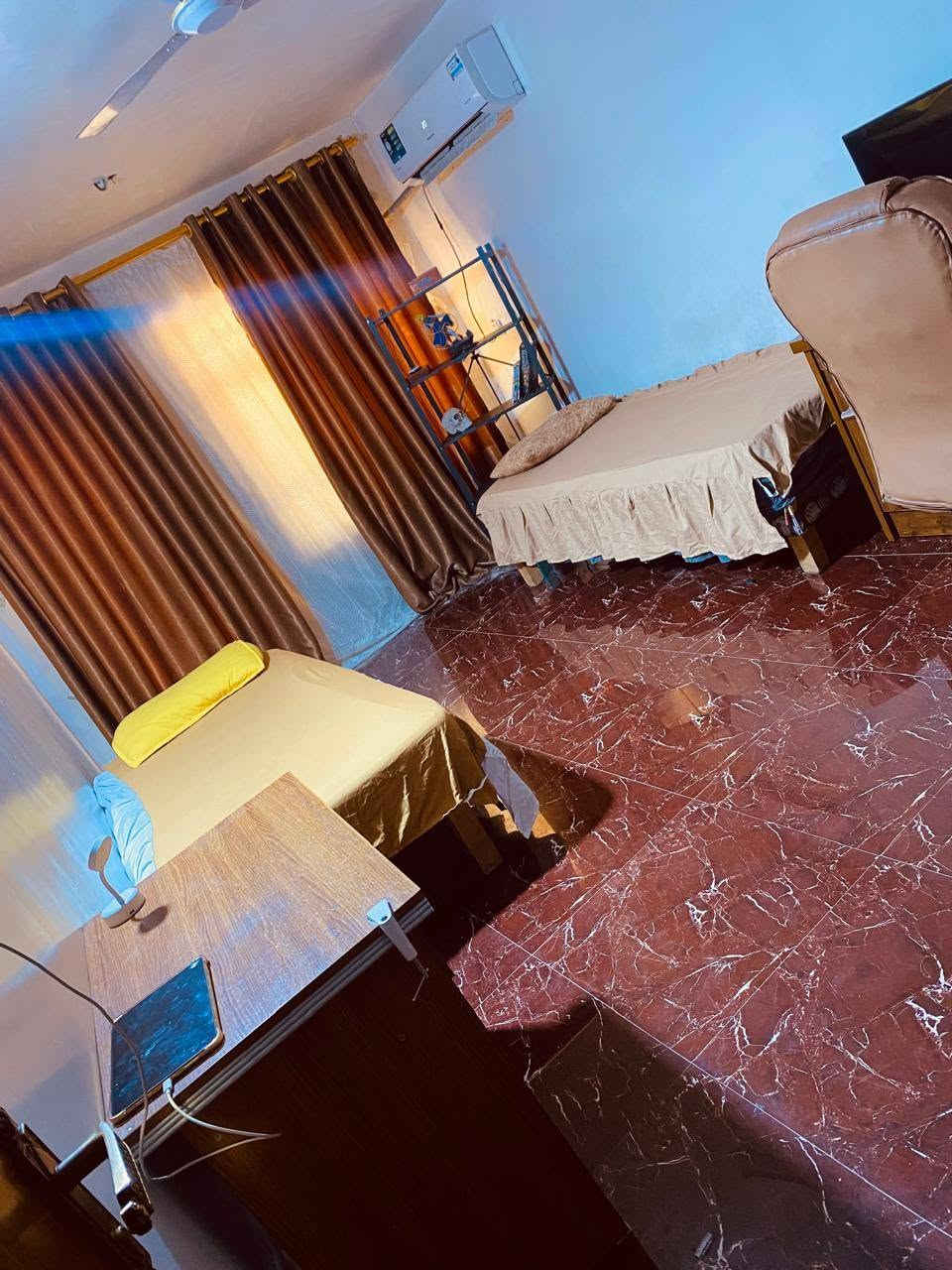 للبيع بيت 🏡 طابو صرف فى ضباط #شهداءالبياع قرب سوق رضا #مساحته١٠٠م واجهه اربعه يحتوي على #ثلاث_غرف نوم 😴 وصاله ومطبخ وخدمات للإستفسار اتصال 🤙 على #الواتساب  
على الرقم ***********
#الجميع
