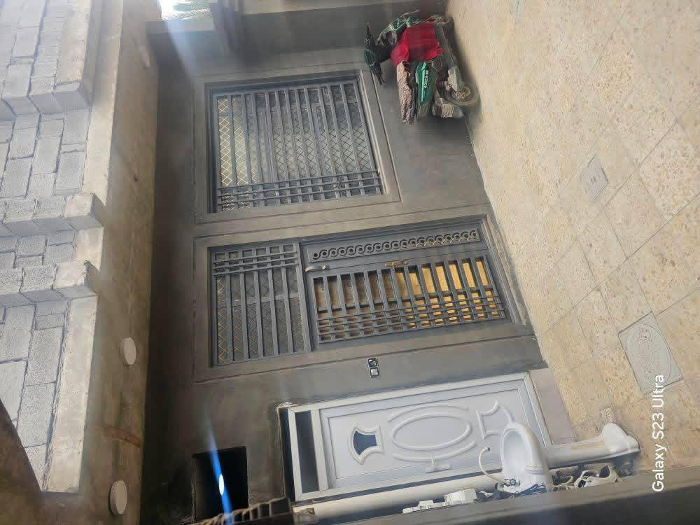 مساحه 250 متر طابو زراعي سند 25 مالك عراقي يحتوي المنزل عله 3 غرف نوم 6 4 ومطبخ حار 🥵 او بارد 🥶 صاله جبيره دورج دائري او طارمه جبيره البيت كلش حلو ***********وتساب اشرحلك اكثر
