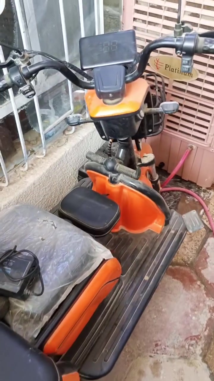 دارجه شحن نظيفه قليل استعمال نقص بس باتريات كربلاء ***********
