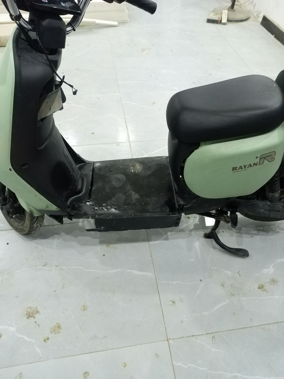 السلام  عليكم 

توفرت دراجة شحن الريان  بوليس الاقوة من الR9. 

 جديد ومستعمل 

المستعمل قطعة وحدة بيهة ضربة بالقطعة الجوا الرجل  

المواصفات 

ملف كبير بقدرة 1200 واط 

سرعة 60 مع الوزن عند امتلاء الشحن 

٥ بطاريات دبل وليس صغير 

ومسافة  من 35 الى 45 كيلو متر خلال الشحنة 

4 سرع  منفذ شحن وقاعدة تلفون  

باقي المواصفات معروفة 

سعر الدراجة الجديدة 700الف

سعر المستعملة 330 الف 

ويوجد نسخة بطاريات ليثيوم

***********
