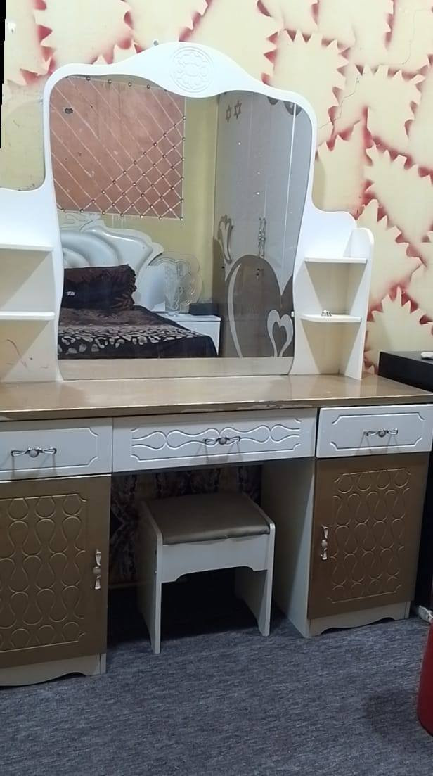 للبيع غرفه تركيه نظيفه جدا       
المكان زبير رقم الهاتف ***********
