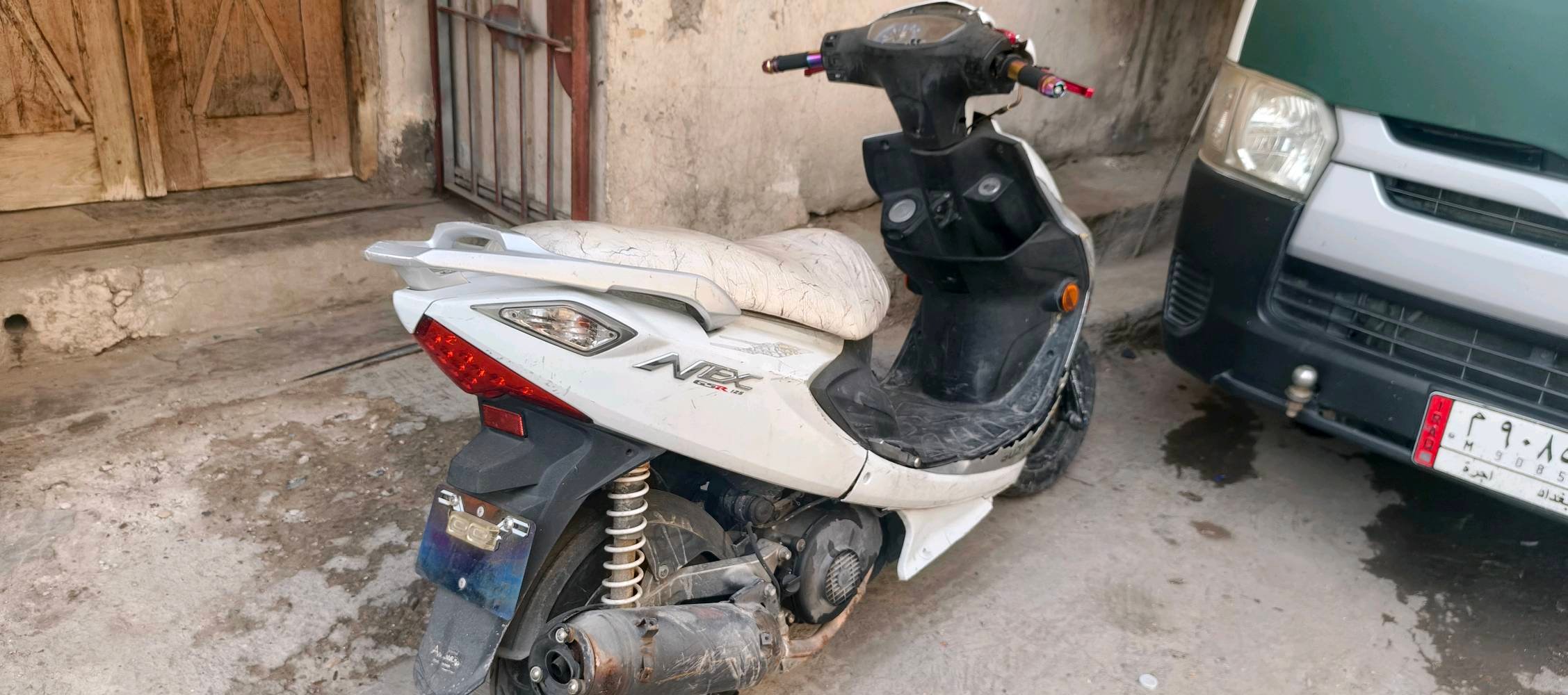 دراجه سزوكي 140 خير من الله سلف وهندر داخله نضام صوت بس خريطه تعبانه يكطع الصوت يعني تتبدل  بطاريه اضافيه بك لايت شغال امامي وخلفي  ورح انطيك مري بعدني مشاده عل دراجه.. الدراجه امانة الله صدك تخبل اذا تريد تبدل كلجات كلجاته مموجوده لازم كلجات ادرس نفس الشي صالنصه اذا ردت تحور بالشعله  .. رح انطيك غراض جنت مشتريه احتياط للدراجه..  