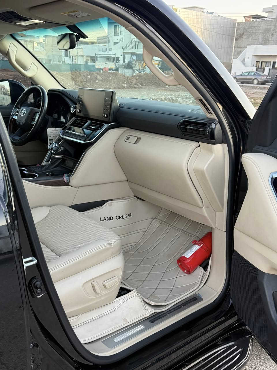 لاندكروز بلاك ايديشن GXR
3 شاشة شركة ساز  ام ضمان 
موديل 2024 /4  
مكفول كفالة عامة من شخط من رصعة 
كامل ppf  ماشي 31 حقيقي باقي ظمان ساز
مكانى سليماني  سعر 715 ورق
***********
