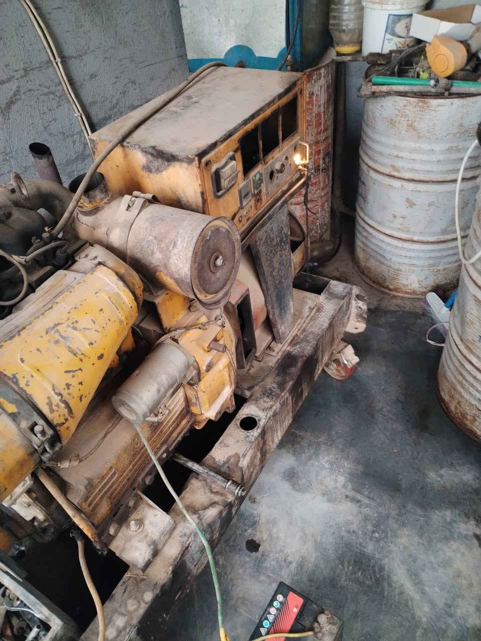 مولد للبيع
سباي ايطالي 2 بستمين 15 كيفي ثري فيز شغال ونضيف رايديه 12 ورقه
***********
