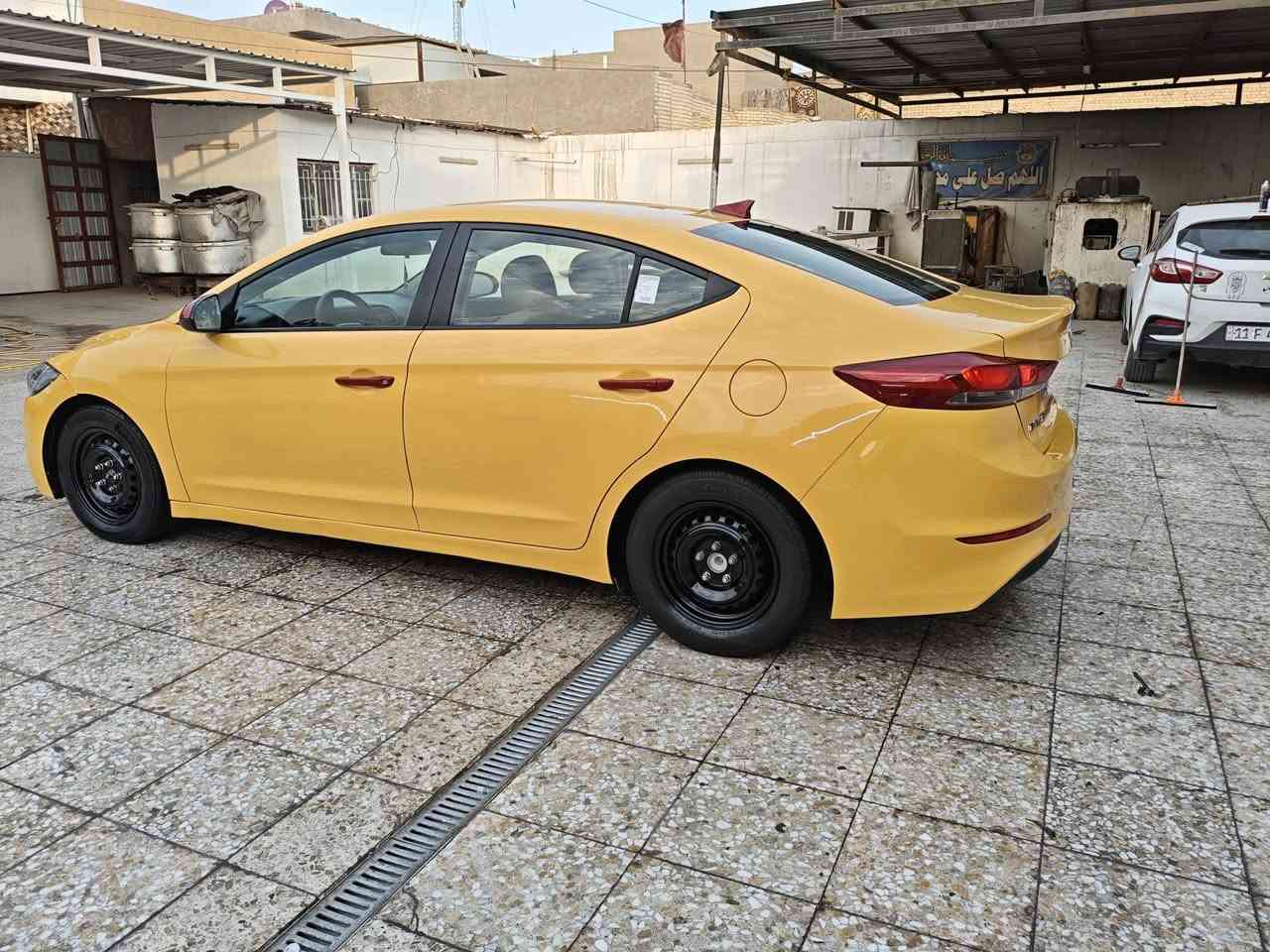 السعر ١٢٢ ورقة 
السلام عليكم النترة موديل ٢٠١٧ وارد امريكي ليبل واحد ضرر خشم البنيد فقط مصلح نفسه بدون دواخل بدون شواصي كير مكينه بدون فتح كفاله عامه السياره جاهزة وجديدة رقم انكليزي بسمي مكان السيارة بغداد حي النصر السعر ١٢٢ ورقة للاستفسار ***********
