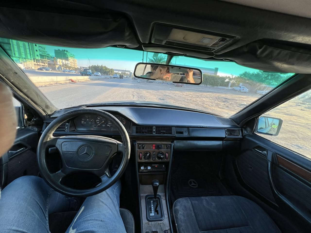 مارسدس دب موديل 1993
رقم بصرة انكليزي بسمي تداور بأي محافظة
هزة جديدة سنوية جديدة ل2027
حدادية جديدة
غرفة جديدة 
حدادية جديدة
باتري جديد
مكينة 3000 vvt ياباني
الكهربائيات شغالة 
سعرها 55$
مكانها نجف 
***********
