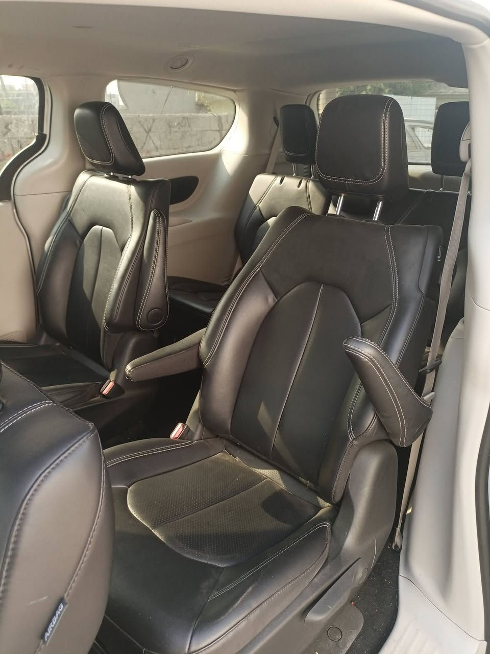 السلام عليكم باسفيكا 2024 موصفاتها معروفه حادثها بابين عكس السايق مبدلات نفس اللون بدون صبغ مرقم بغداد خصوصي ***********
