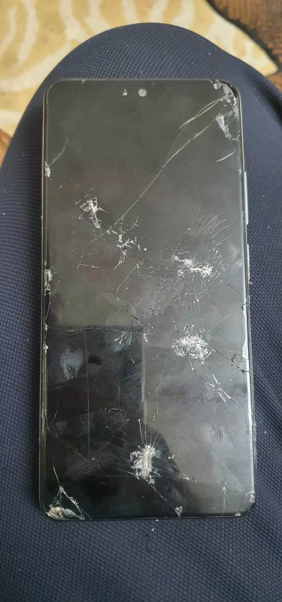 بوكو ايف 3 فايف جي

ذاكره 256 بوبجي 90 فريم 
وكع شاشه طفت ابيعك طافي ب 45 بي مجال


**إذا كنت صاحب هذا الإعلان وتريد حذفه لأي سبب، رجاءا أرسل رسالة إلى الدعم الفني**