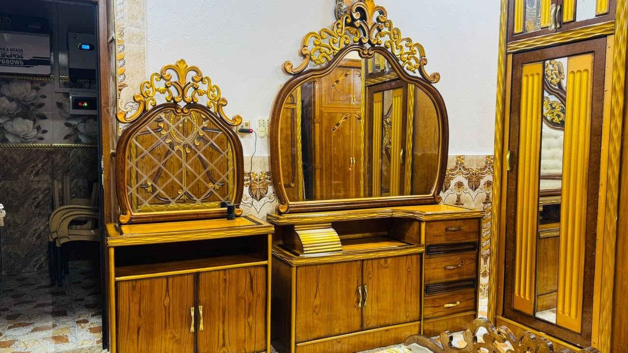 يوجد غرفة نوم مكلي نضافه ١٠٠٪صاج داخل خارج درجة اولى السعر مليون وربع للاستفسار الاتصال ***********
