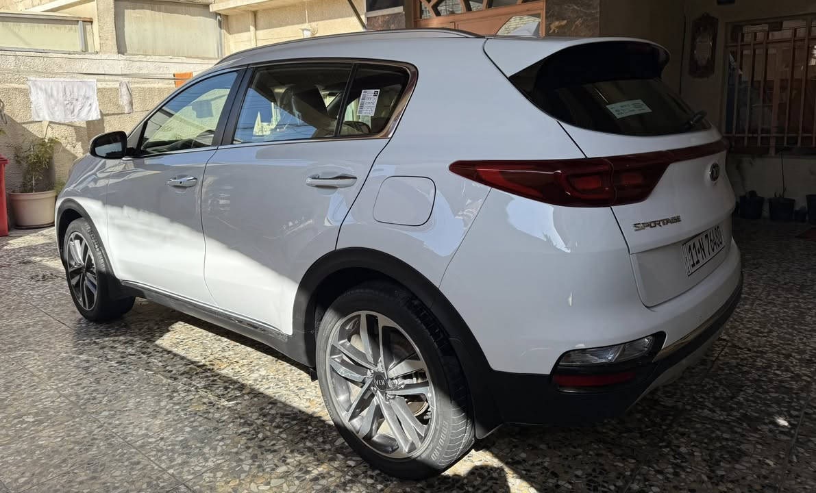 سبورتج 2021 خليجي مكفولة
فول مواصفات عدى البنراما 
بصمة 
كراسي كهرباء 
حساسات امامي خلفي 
اريل نفكيشن 
محرك 2000 دوش 
شاحن وايرليس 
مري شفط 
تحكم ستيرن 
ماشية 70K
شاشة كبيرة كاربلي 
السعر (203)$
مكان السيارة/بغداد/الكرخ 
الهاتف/***********
