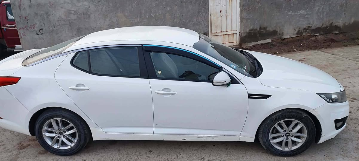 السلام عليكم كيا أوبتيما 2013 خليجي محرك 2400 كفاله ماعده شخط موضح  عليه وتجي وتشوف بعينك  السياره جديده مكان السياره ناصريه  الشراي يتصل على الرقم *********** واتسابب
مكان السياره ناصريه
