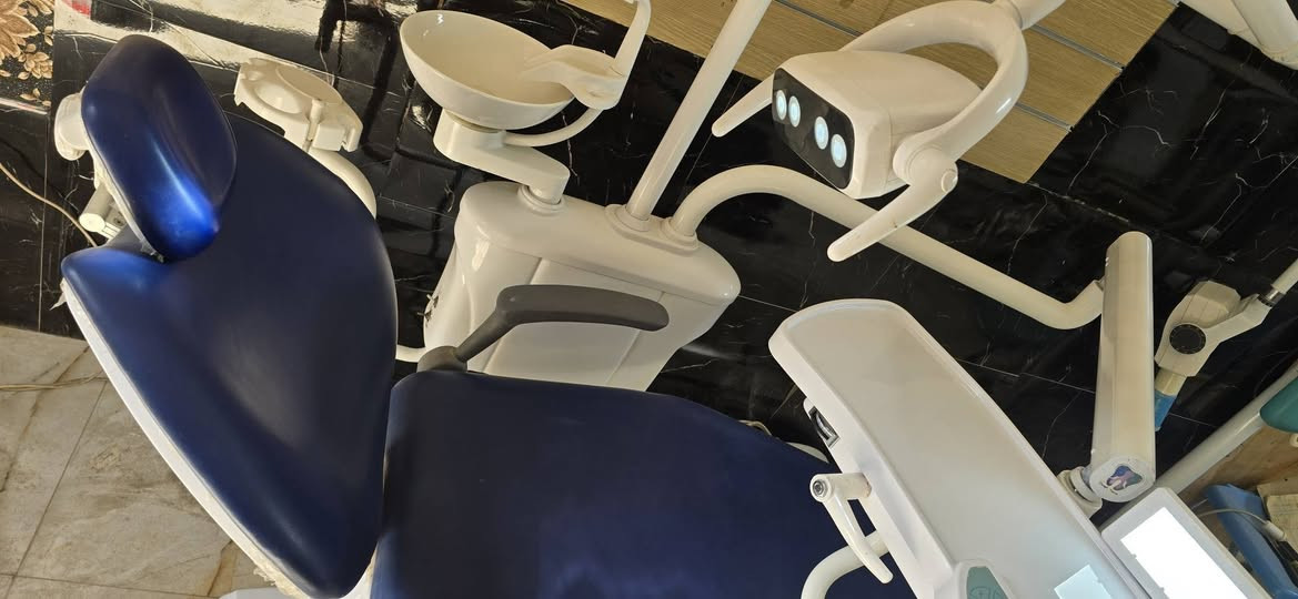 كرسي اسنان مستخدم للبيع
نضافه ٩٠% مثل ما موضح بلصور
شغال بلكامل 
لايت لد ثلجي 
سبتون فخار متحرك
تري واسع 
جلد طبيعي 
مع ستول جديد بلكارتون غير مستعمل 
بسعر مناسب للأستفسار 
***********م مصطفى حسن
