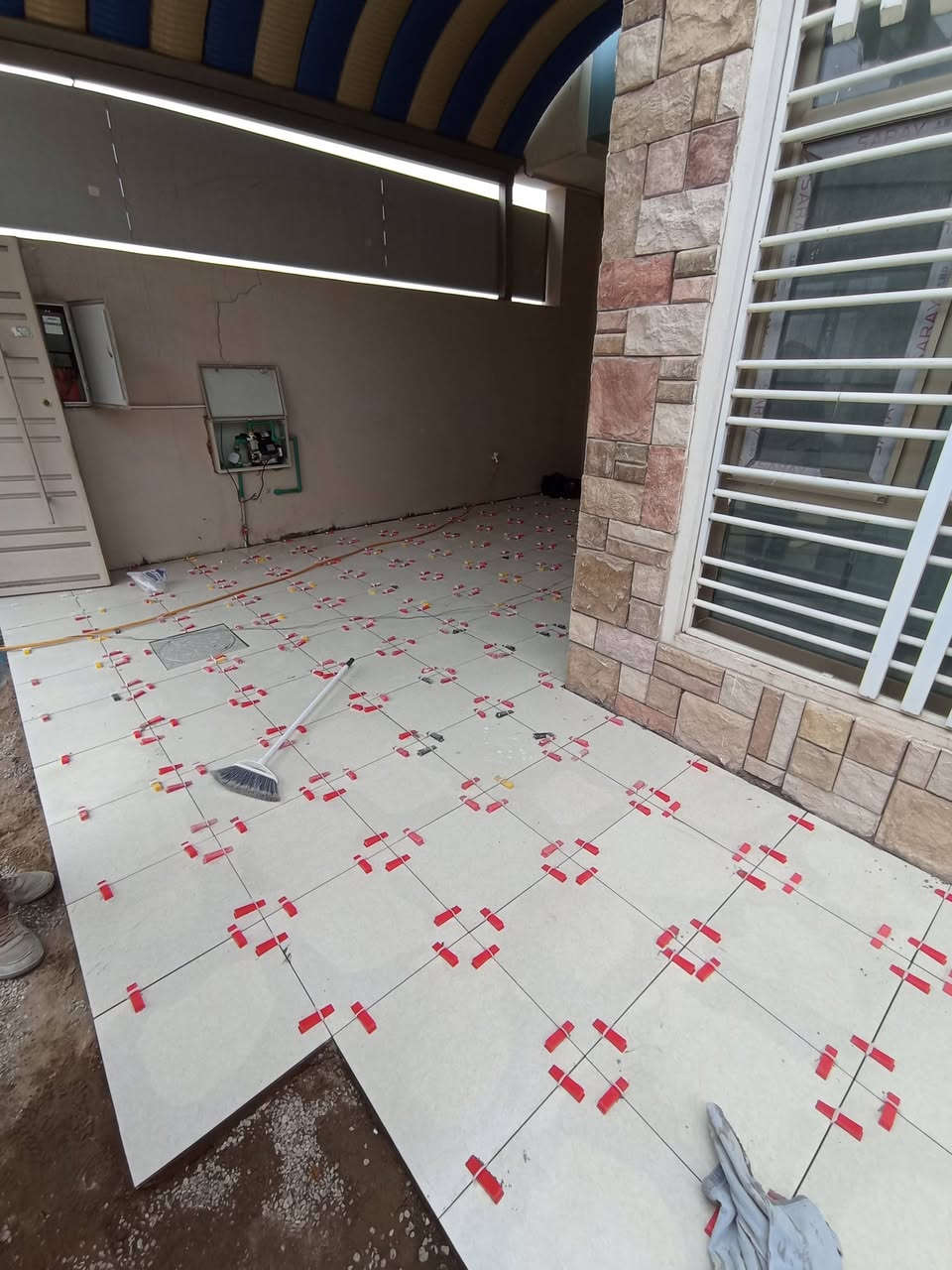 خلفه سيراميك ارضيات وجدار والواح درجة اولى واسعار مناسبه متفرغ حاليا مكاني نجف كوفه *********** وات
