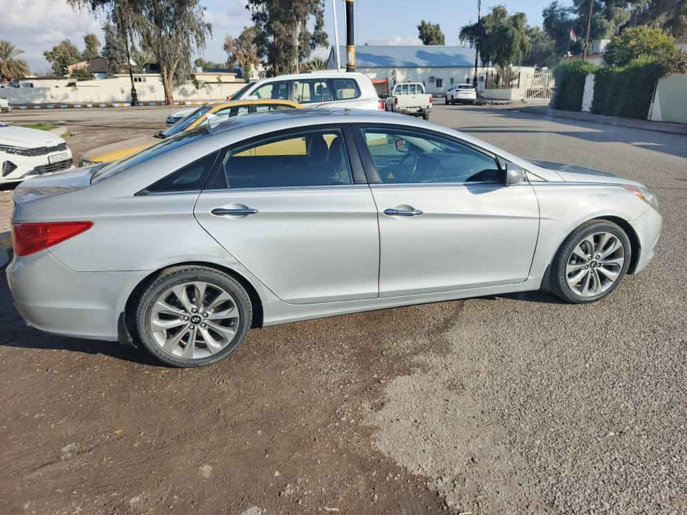 سلام عليكم 
سوناتا موديل 2011 للبيع
وارد كندي 
بصمة 
شفتات ستيرن 
دبل اكزوز 
محرك 2400 gdi 
ويل 18
محرك كير ما مفتوحات 
صدر السيارة مابي عيب 
هزه وسنوية ما منتهيات جدد
السيارة ماشية 110 ميل 
السيارة حلوة وجاهزة
مكان السيارة كركوك بطاقة بانزين بيها 
ضررها باب خلفي مبدل وربع الجاملغ الخلفي وربع الباب الكدام يعني حادثها بصفحه 
السعر 100  شدة 

***********

*********** كركوك, العراق
