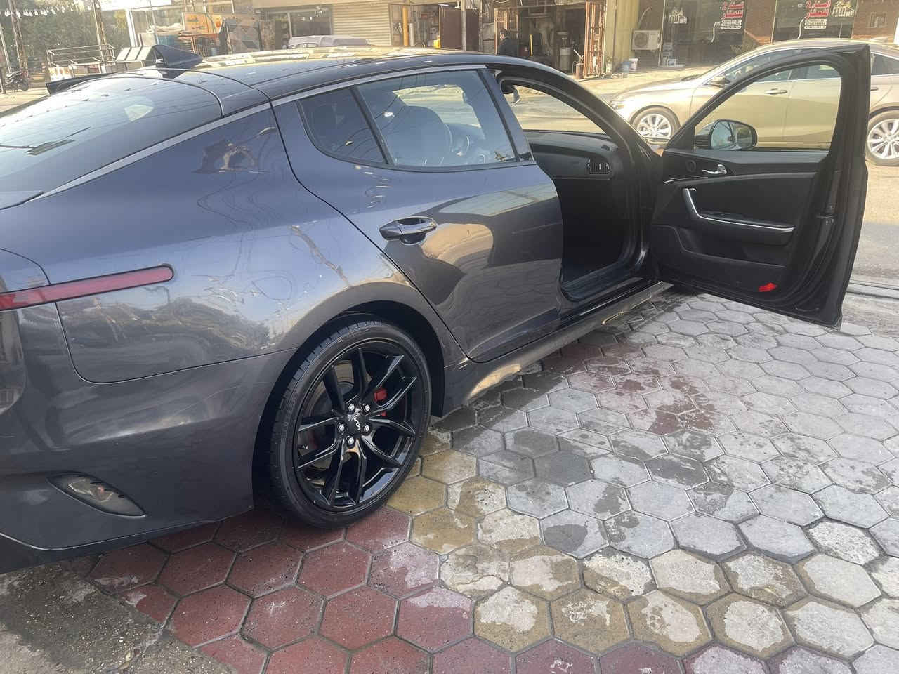 السلام عليكم🤝
من رخصة الأدمن 

💥💥💥💥💥💥💥للبيع او للمراوس🚀

سيارة ستينكر موديل 2022

💥Gt line

💥2.5turbo

رقم بغداد الجديد

ماشية ٨٠ الف

مواصفات السيارة:

💥كير مكينة  ممفتوحة مكفولة 

💥بصمة تشغيل عن بعد

💥بصمة ابواب

💥رادار امامي 

💥توقف تلقائي

💥مرايا جانبية شفط كهرباء

💥داخل جلد اسود

💥تبريد منفصل 

5وضعيات قيادة 

💥كراسي تدفئة

💥اوتو هولد

💥اوتو ستارت

💥شاحن موبايل وايرلس 

💥نقطة عمياء

💥تحديد مسار

💥قيادة ذاتية 

💥سايد بريك كهرباء
 

💥السيارة فووووول للاخير ما عدا الفتحة 

💥حادث السيارة بنييد فقط

💥ايرباك ستيرن فقط
 

💥كاملة للاخير مابيهة نقص 

🔥🔥💥

مكان السيارة : بغداد الغزاليه
🫠رقم صاحب السياره ***********

💥بيع او مراوس بستنكر ٦ سلندر

💥السعر ١٧٠ وبيهه مجال بصيط
