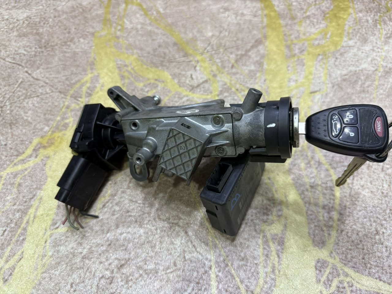 السلام عليكم شباب يوجد لدينا جوزات تشغيل كاملات جيب ليبرتي ٣٧٠٠ مال گصه سعر القطعه ٦٠ الف ويوجد قليچ  قفل گير 
***********
