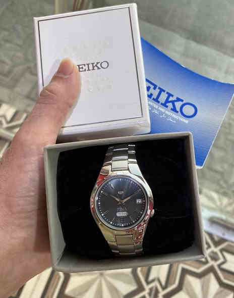#SEIKO 5 
#سيكو 5 ياباني #آصلي كامل المرفات وكالة 

جديد غير مستخدم 

لون المينة جدا جميل 

موديل SNK621K1

اوتو ماتك 21 حجر 

قطر37.50

مقاومة الماء 30 متر 

ارقام  وعقارب لامينوس 

📍السعر جدا طيب الحجز او اي استفسار خاص 

او واتساب ***********

يوجد توصيل داخل وخارج العراق
