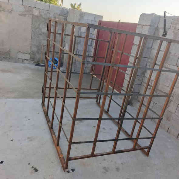 سلام عليكم محجر جمره تفصال جديد  مال عتيك و كارتون رتفاع متر ونصف محجر فيلته جديد بعده مامصبوق كامل هو وباقي لاتصال *********** عنواني بغداد جسر ديالى اسعر  150 وبي مجال حك جيه
