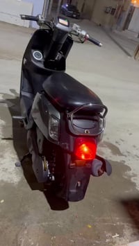 بوليس مصطره للبيع صالها سبوعين من طالعه من الحاويه بيها تزويد اصلي دبل...