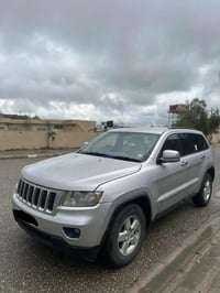 Jeep laredo 2011  سەیارەکە ٢٥٠ کم هەزار روشتووە سەنەوی تا 2027 نوێـیە ...