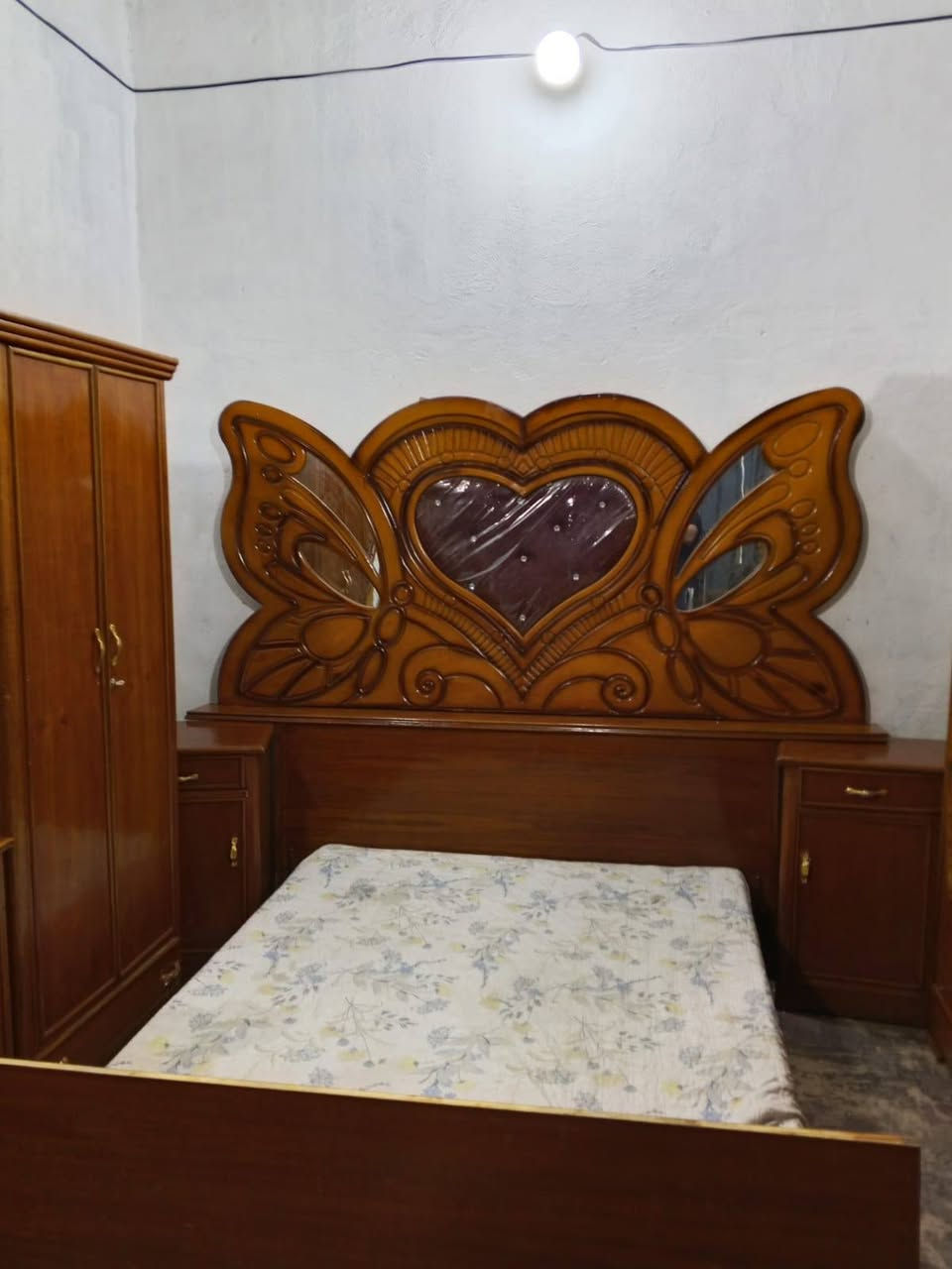 550غرفه ست ابواب تزكام خمسه ملم صاج داخل وخارج زاويه كنتوريه بيهه رفوف بغداد الحسينيه مال الراشديه وعندي توصيل ***********
