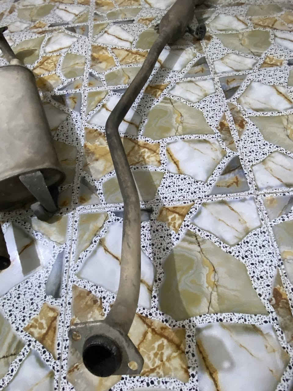 سلام عليكم عندي صالنصه مال كورله مديل 15 نضيفه كلش حجريه بيه التفيده يدك عليه  ***********وعندي هم مبخره مال بانزين
