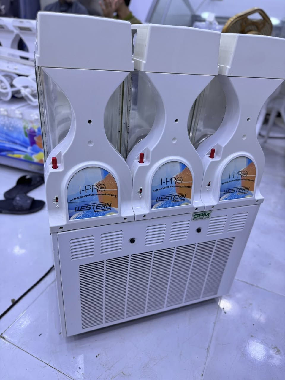 #معرض #الايطالي
ازبري SPM  ايطالي 🇮🇹
عدد 1 
مستخدم قليل نضيف جدآ 
احواض نضيفه 
دبل جام كل حوض 14 لتر  
كله جاهز وشغال  
سرعة تجميد عاليه جدآ 
شكل يجنن 💫
✨
السعر والتفاصيل مراسله الصفحه 
او الاتصال هـ *********** او  ***********
العنوان بصره  
#سيدحسين
