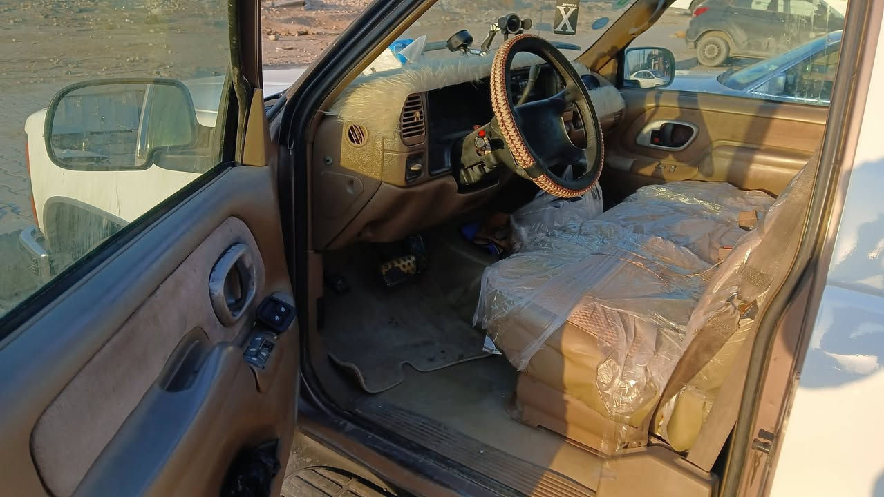 سياره للبيع موديل 95 محرك 4500 كير 1000 مكان دوره بسمي رقم انبار انكليزي سعر 75 رقم ***********
