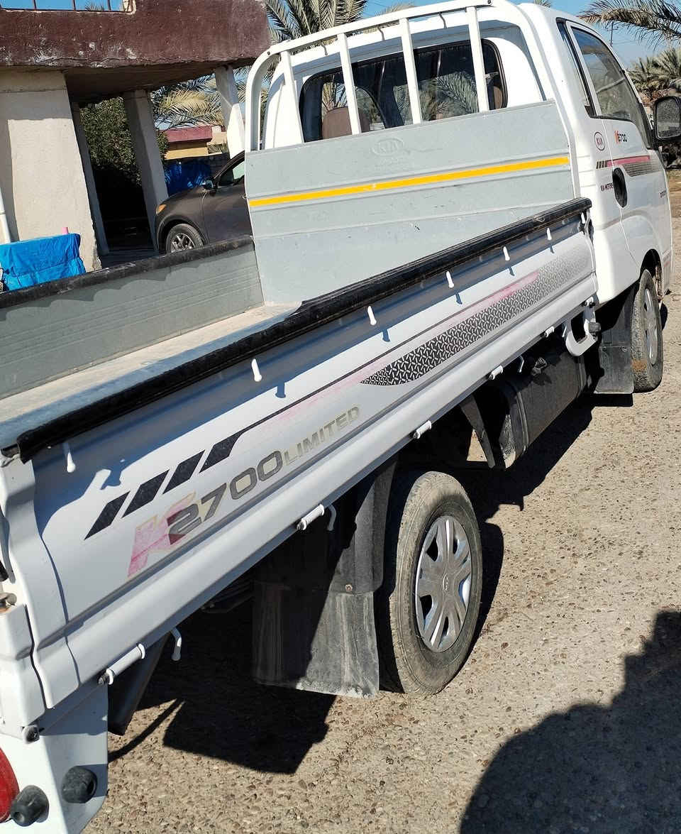 السلام عليكم 
كيا بنكو موديل 2021  محرك 2700 بلادي
محرك كير اكسن مكفول 
مكفولة من تبديل وضربة ماعدا جهه الباب السائق خفيفه موضحه بالصور 
سيارة علا وضع الشركة 

رقم بغداد تحويل ثاني يوم مباشرتنا 

سعر 137$ وبي مجال 
مكاني بغداد.  المحموديه 
رقم الهاتف ***********
