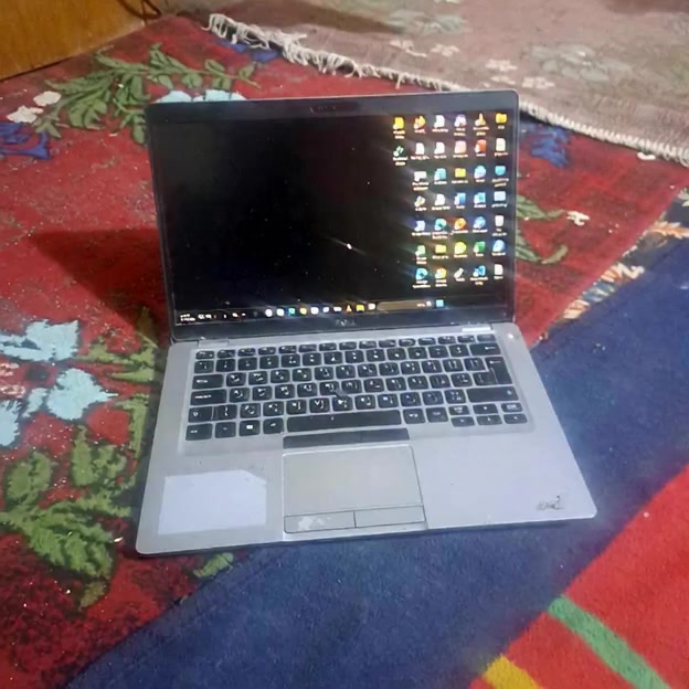 💻للبيع لابتوب Dell Latitude 5410 – عملي وسريع للشغل والدراسة
📌 الموديل: Dell Latitude 5410
📌 المعالج: Intel Core i5-10310U @ 1.70GHz (يصل إلى 2.21GHz)
📌 الرام: 16GB RAM
📌  كرت الشاشة: Intel UHD Graphics
📌 التخزين: 477GB
📌 النظام: Windows 64-bit
✅ مناسب للبرمجة، الأعمال المكتبية، الدراسة، التصفح، وتشغيل البرامج بسلاسة
✅ أداء مستقر ومعالج من فئة الأعمال
✅ جهاز عملي وقوي للاستخدام اليومي
📍 الجهاز نظيف وجاهز للاستخدام
💰 السعر: (350الف)
📞 للتواصل: (***********)
