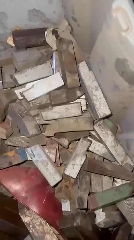 أقلام جيكي قياسات ١٦ ×١٦ و    ٢٠×٢٠ 
طول ٨٠ ملم و ٧٥ ملم كمية . السعر ٢٠٠٠ الفين دينار 
محل ابو فيان . باب الشيخ  
*********** -- ***********  جملة فقط
