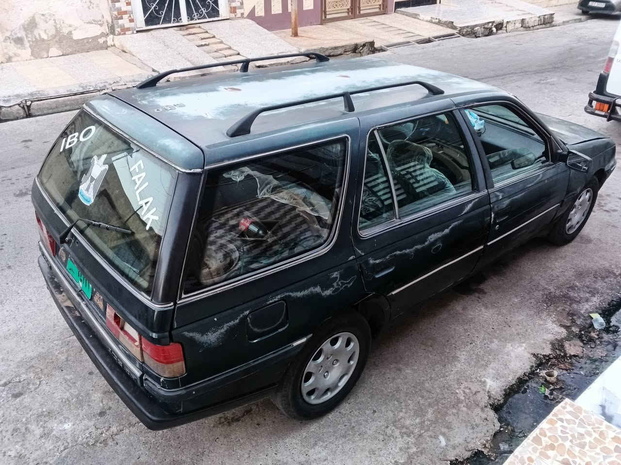 بيجي 405 ماكينه نظيفه جير نظيف سياره شغاله بيها طخه كملغ لقدام شامل لغ اللي قدام طخه ك كربون ابيض الشرط الوكاله تقحيل بيها السعر 10.   ***********

