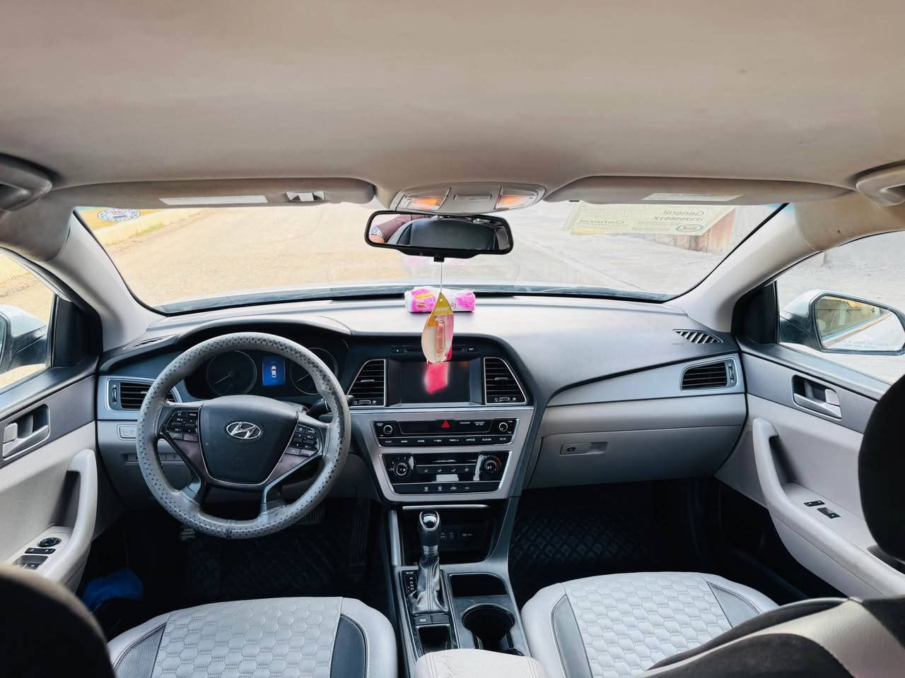 سوناتا ٢٠١٧ وارد أمريكي رقم أربيل دولي  مكينه 2000تيربوه
السياره ترقيم جديد رقم جديد سنويه جديد لغايه 2030
السياره بيه ٣ قطع رش فقط بشرط الفحص 
السياره جاهزه من مكينه لاتنقيص ولاتبخير شرط فحص 
السياره جاهزه من حداديه كارتون كير جديد.......
السياره جاهزه من تخم تاير جديد تبريد ثلج تدفئة...
مواصفات السياره تحكم استيرن تحكم مري انظمه قياده حساسات اماميه وخلفيه دواخل نظيفه لون عسلي غرفه جمال كهربايات كله شغال شرط الفحص والسونار...
السياره جاهزه ماتذب عليه الف دينار ترايك وين ماتريد 
تريد وكاله عامه اني بخدمتك.....
تريد تحويل اني بخدمتك ......
السعر ١١٣ وبيه مجال للطيبين مكان السياره بابل اتصال 
***********
*********** حلة, بابل
