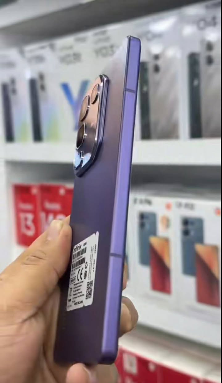 تلفون للبيع جهاز نضيف كلش غراضه كامله شحن اسلكي سعر 230بي مجال للطيبين واتساب ***********
