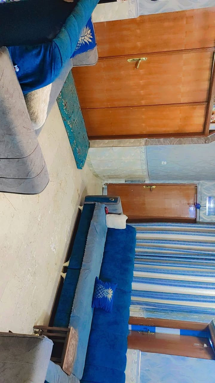 السلام عليكم بيت للبيع 140 متر ركن وطالع منه محل
موقع الدار حي النصر قريب عله الاطفائيه وقريب عل الشارع
سعر البيت 165 وبي مجال بصيط ***********
