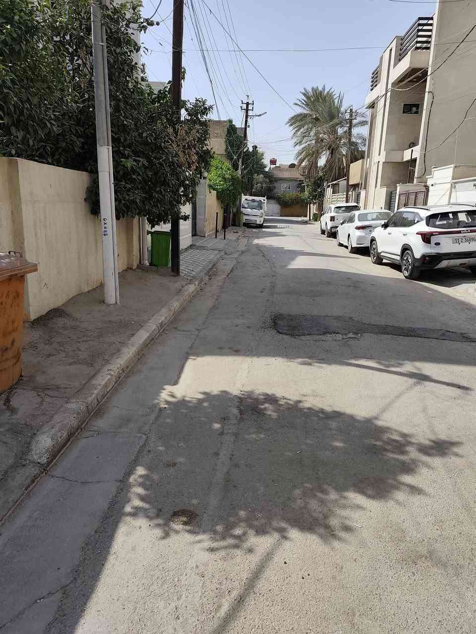 للبيع جزء من بيت في منطقة حي تونس السكني طابو صرف وليس زراعي المساحة ١١٧ متر الواجهه ٥.٨٥ في ٢٠ متر بيت عظمه قوي يقع بيت بلقرب من محل ابو علي الكصاب للاتصال على صاحب دار مباشرة اني مكلف بلنشر فقط ***********
