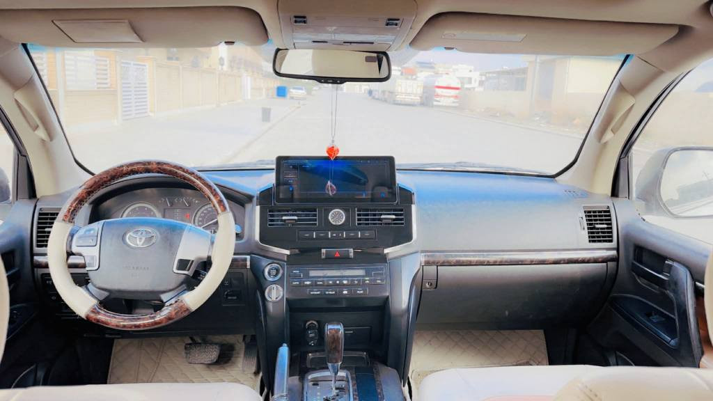 سلام عليك وه نه وشه مؤديل ٢٠٠٨ پشتو بيشى گؤراوه بؤ شكل نوى چوار پينج پارجه ى بؤياغه له سه ر ساغه بى ليدران بشتو پيشى كه پسه ئيرباك به شه رت سه قفى دووبست سبوغه بيش سلايت لاى سه كن سه ياره كه زؤر جوانى خاوينه جوار تايه ى لؤكى له ژيره هه مو گيانى به شه رته مه سره فى نيه گيرو مه كينه به شه رت ٨ بستونه ده بل ئه كسلى به شه رت ٢.٥٠٠.٠٠٠دوو ملوينو نيوى غرامه له سه ره دواى محامه له ده ى كه رينمه وه نرخى٢٦٥ وه ره قه و مه جال سه ياره كه زؤر توندوو تؤله هيج مه سره فى نيه  ژ.م ***********/*********** أربيل, العراق
