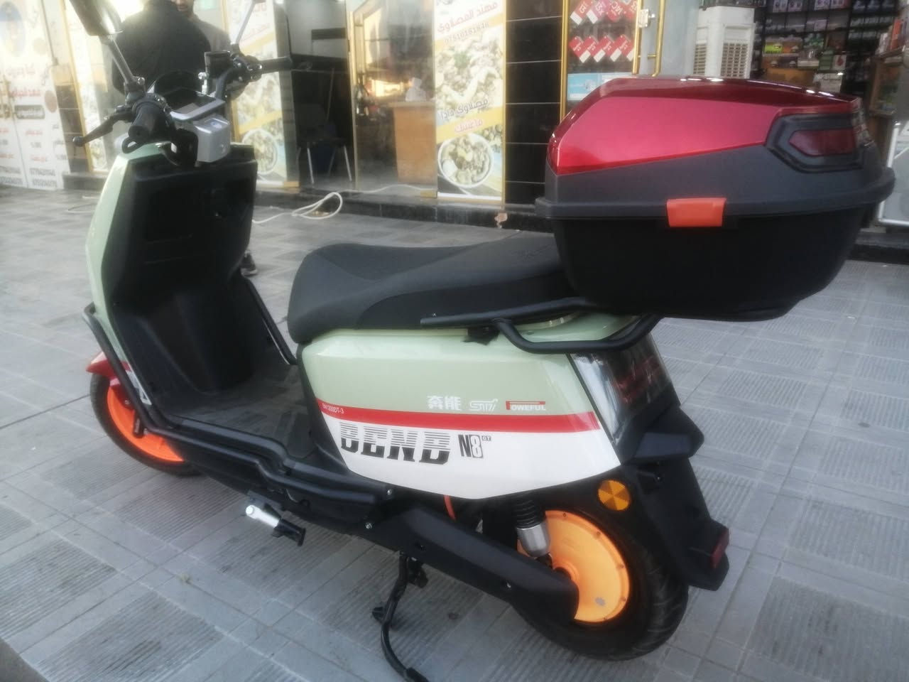 ماطور شحن
N8
مواصفات فول بطاريات مسطره وينلي 6 
R باك
4 نمر سرعه 80
دبل بصمه تشغيل عن بعد
ظرر بسيط بلدرع الأمامي
الشحنه الوحده تمشيك 70 كيلو
وباقي التفاصيل معروفه اشاير لايتات كله شغال الماطور ماخذه جديد يعني نضيف
السعر 650 وبي مجال
التواصل ع رقم ***********
