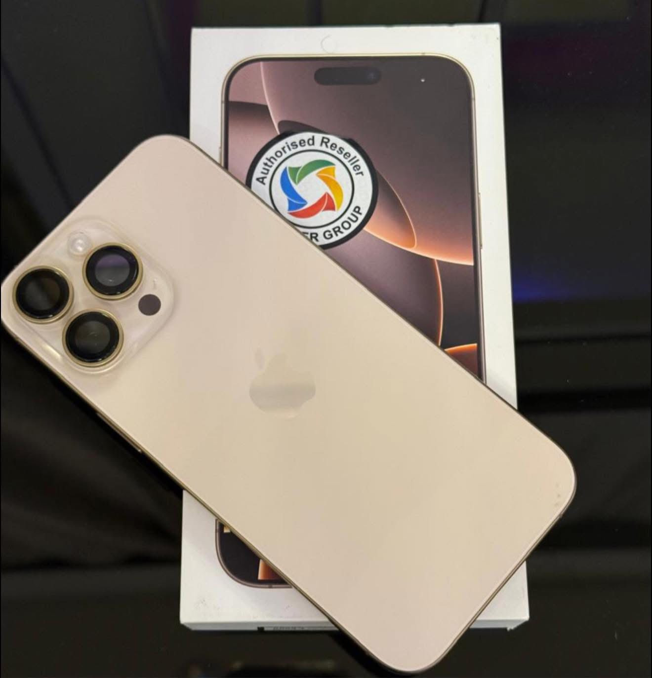 آيفون ١٦ بروماكس خليجي شبه جديد 

ذاكرة ٢٥٦ بطارية ٩٨ 

السعر ١٣٩٠ نهايته للاستفسار التواصل واتساب ***********
