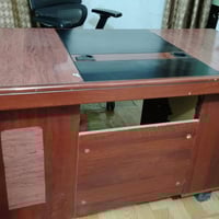 ميز مكتبي كبير • بغداد