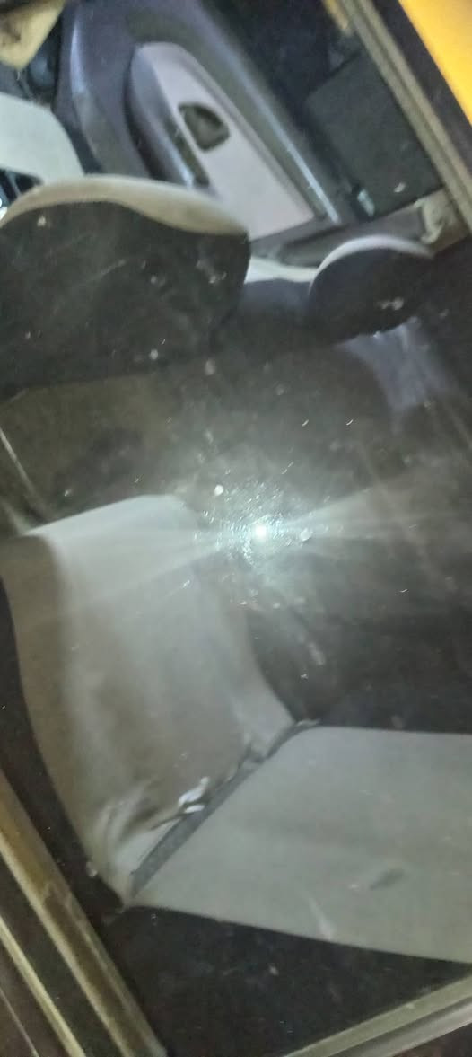 السلام عليكم بيجو بارص ٢٠١٥ للبيع السياره مكينتها كايمه دواخله حلوه الصدر تعبان ٥٠٪ التبريد شعال السنويه ٢٠٢٧ مكانها الشعب السعر ٣٧ رثم الهاتف *********** وبيها مجال
