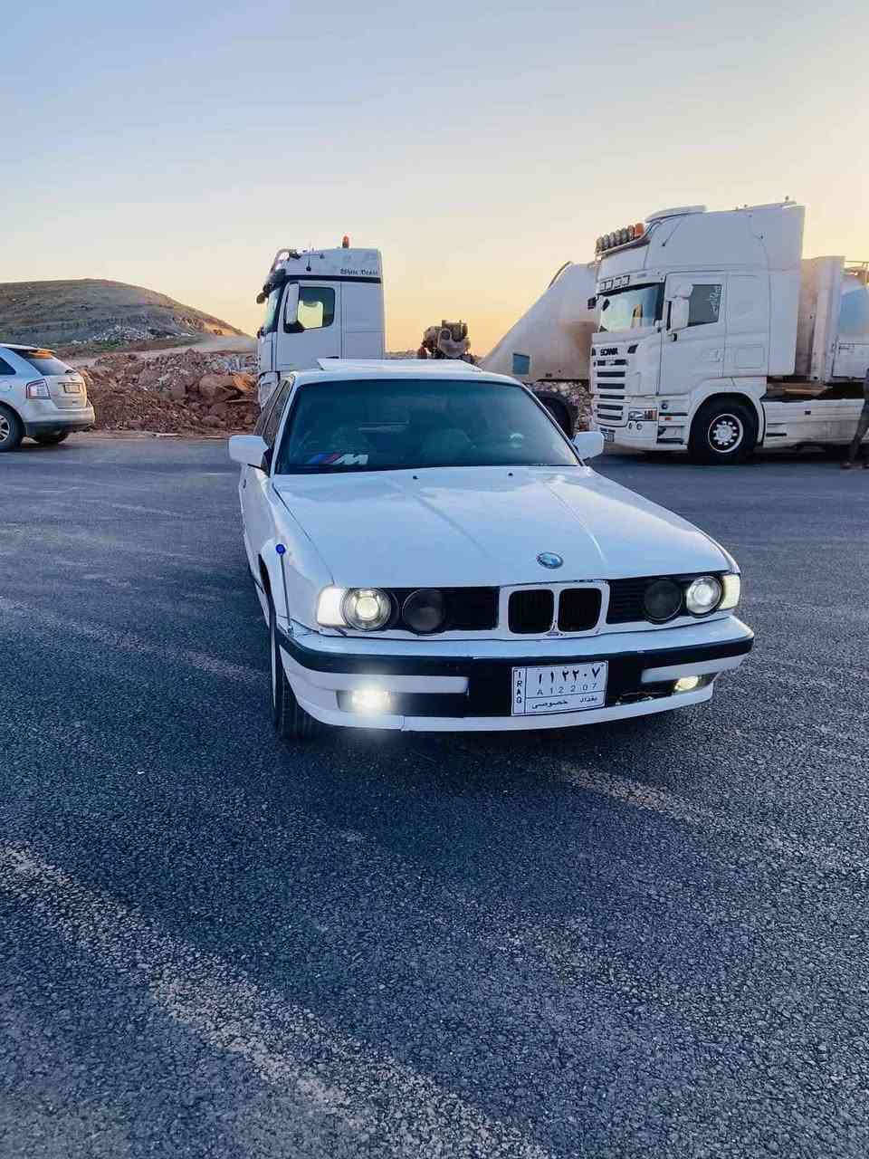 سڵاو بەناوی خوا bmw مۆدیل 1994 مەکینە 520 کەپسی سمسە علوج گێڕو مەکینەو ئەکسل  تەقەو ڕەقەی بەشەرت کارەبای مەزبوتە لێدرانی قورسی پێوە نیە سەیارەکە زۆر بەقوتە ئەکسل قوفڵە سعر 20 کەمێک مەجال ژ.م *********** كويسينجاك, أربيل

