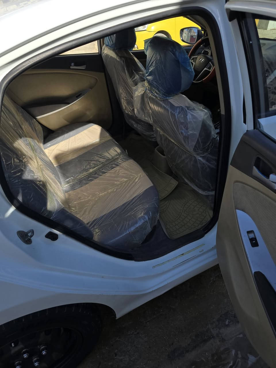 السلام عليكم 
اكسنت 2015
مكينه 1600 سنويه جديده رقم دولي مداور ثاني يوم 
بيهه قطعه وحده مثل ماموضح بسونار ودحجات بسيطه مكينه وكير خير من الله 
السعر 105مع المجال ***********
مكاني النجف
