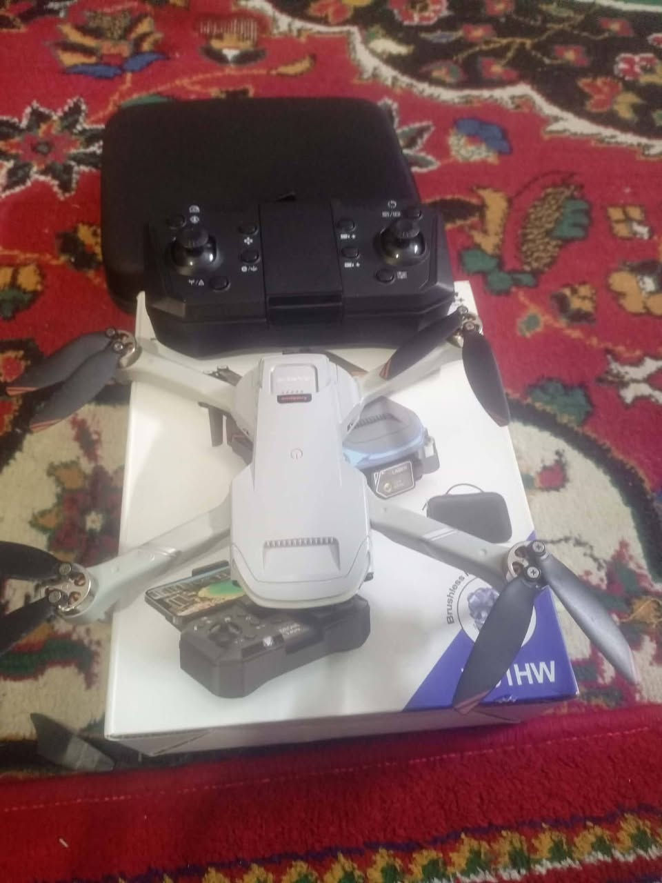 سلام عليكم طياره ندرون اريده مراوس بتلفون وهم يرهم بيعه مكاني رمادي جمعيه قرب جامع  سعر 70وبيه مجال ***********رقم بي واتساب
