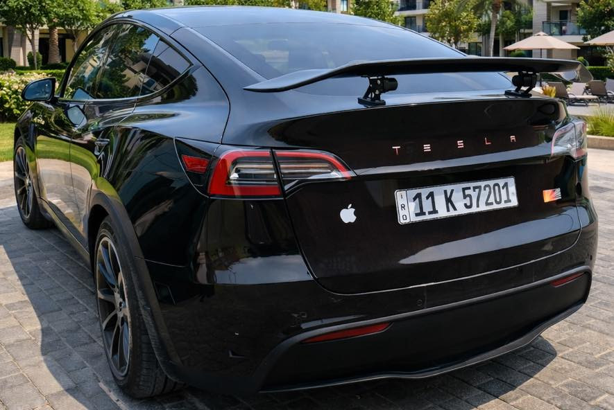 السلام عليكم
تيسلا  Y للبيع موديل 2023
لونك رينجر دبل ماطور 
7 راكب 
داخل ابيض 
ماشية 32 الـف 
السيارة معروفة موصفاته 
بس علهة اضفات من امركيا يعني  الاضافات  اصلية وجميع الاضافات من وكالات معتمدة 
🌿 السيارة عليها اشتراك Acceleration Boost 
سعر الاشتارك 2.000 دولار ما يعادل بل عراقي 3 ملاين دينار عراقي يخلي السيارة تكون اسرع من كل الموديلات 
🌿السيارة عليها ايرسبيشن نضام تعليق هوائي تكدر تصعد السيارة وتنزلها بالريموت والسيتم من امريكا من شركة airlift وسعر السستم المشدود على السيارة 4.000 دولار ما يعادل بل عراقي 6ملاين دينار عراقي 
🌿البنيد كاربون فايبر وبي جامة حتة يبين بطل الهواء الماطورات على شكل بطارية 🔋 وبنفس الوقت اكو انارة تتغير الالوان داخل البنيد الامامي وسعر البنيد 2100 دولار ما يعادل بل عراقي 3 ملاين و 150 الف 
🌿 جكات للبنيد كهربائي تكدر تفتحة و تسدة من داخل السيارة و التلفون وسعر الجك 260 دولار ما يعاد بل عراقي 400 الف 
🌿انارة داخلية تتحكم بيها عن طريق للمس وعن طريق الصوت او dj من شركة Hansshow 
جميع الالوان سعر الجهاز 600 دولار ما يعادل بل عراقي 900 الف
🌿السيارة كلهة سبولر من شركة DarwinPRO Aerodynamics عملة كجمالية للسيارة و تثبيت السيارة سعرة 2700 دولار ما يعاد بل عراقي 4 مليون 
🌿 داخل السيارة كلهة مغلفة مخمل شامو اسود يعتبر جمالية و فخامة ونفس الوقت عازل 
سعرة التغليف 500 دولار ما يعادل عراقي 750 الف 
🌿 البيبان شفط نفس ما موجود في سيارة ماسدس مايباخ  وسعر جهاز الشفط  900 دولار ما يعادل عراقي مليون و 350 الف 
🌿 يدات لد من تفتح السيارة ومن تنشغل السيارة سعر لد 200 دولار ما يعاد 300 الف 
🌿من تفتح السيارة يوجد ترحيب وهاي الاضافه من العراق وسعر الترحيب 40 الف 
🌿 علهة دشبل عضم شامو و داخل السيارة كاربون سمعات لد انارة متغير السترن مغلف جلد و كاربون 
السيارة جانت مغلفة بي بي اف للحماية 
البونراما مضلل من للحماية من اشعرة الشمس 
السيارة مرقة بغداد ب اسمي اني المالك الشرعي للسيارة 
ماشية بل عراق 3 الاف 
اسف على الاطالية 
السعر المطلوب بل. سيارة 
260$
*********** موجود بكل وقت
