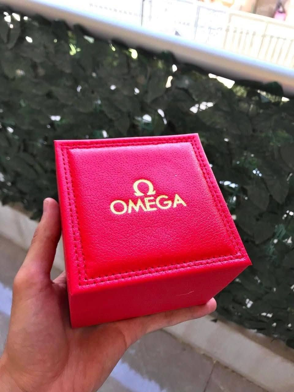 ساعة (OMEGA) إنتاج قديم ، باله اوربي مكينة اوتوماتك ختم ذهب 🪙 غير مستخدمة نظافة (١٠٠٪) و شغالة بالكامل (١/١) 
تشتغل على النبض (حركة و اهتزاز) و مكينتها دمج تشتغل على تكويك إيضًا
سير جلد حيه طبيعي ، علبتها الأصلية مختومة


**إذا كنت صاحب هذا الإعلان وتريد حذفه لأي سبب، رجاءا أرسل رسالة إلى الدعم الفني**
