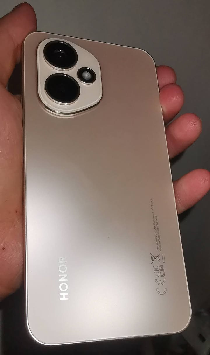 للبيع Honor 400
طبعا والله العظيم الجهاز خرافي وغني عن التعريف واحسن جهاز بهاي الفئة السعريه من كامرات من نظام من حجم بطاريه من شحن سريع ....

لون عسلي مميز  ✨
ذاكرة 512GB 🔥
الجهاز نظيف وغراضه كاملة
الكارتون + الشاحنة الأصلية 100 واط ⚡
سعره الجديد تعرفون معلك ⏫⏫ 
 عارضه  بـ 425 ألف ويا كفرين  سعر حلو كلش مقارنة بالجديد 💯 وبي شخطة بالاطار من فوك وباقي الجهاز شخطة مابي شرط 

*********** بس واتساب موجود
