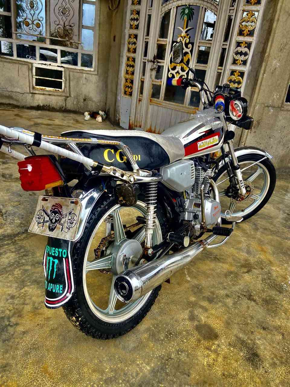 اسلام عليكم ماطور سيفان مديل 2020 وزن ثقيل باب اول شرط مامفتوح لاصرف ولا نفخ سعر 475 وبيه مجال شي قليل شراي..  تعال خاص  ..  او اتصل عل رقم ***********
